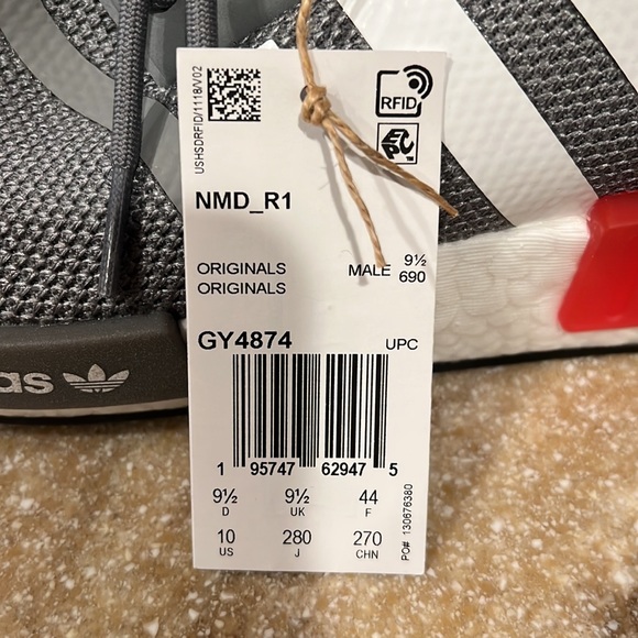 Adidas Mens Sz 10.5 NMD R1 Grey /White/ Red  GY4874 Boost Ultraboost Sneak… - Picture 4 of 4